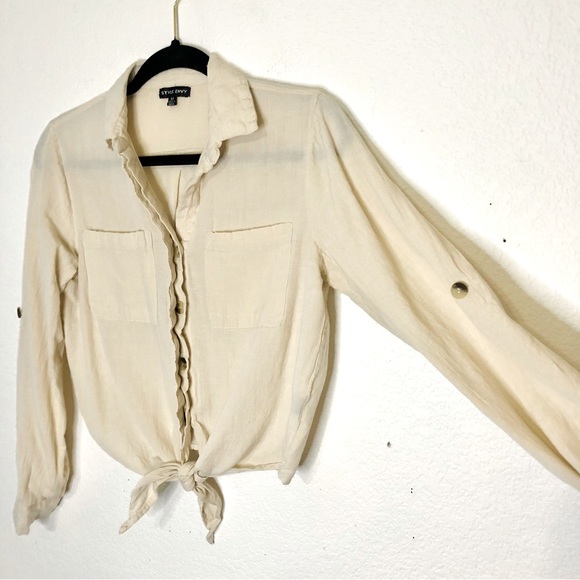 5 for $25 ⭐️ Linen Button Down Crop Top - Picture 3 of 5